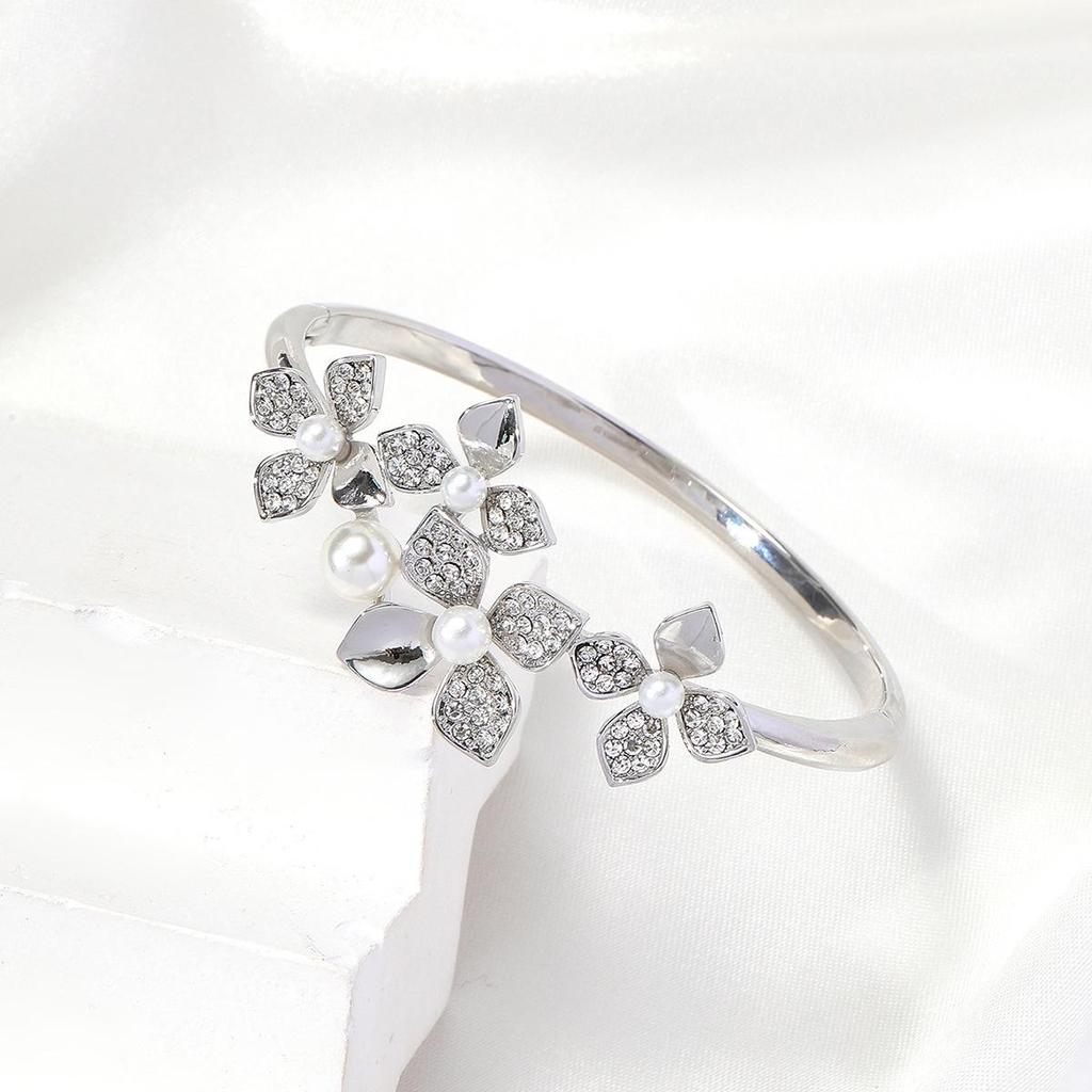 Korean Micro-Paved Rhinestone Flower Bracelet - Elegant Women's Light Luxury Design