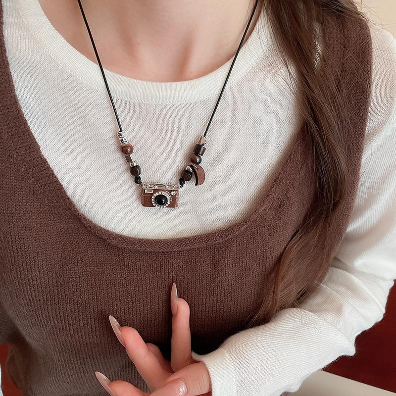 Autumn and winter retro coffee color tiger's eye stone pearl necklace temperament collarbone chain Maillard necklace women