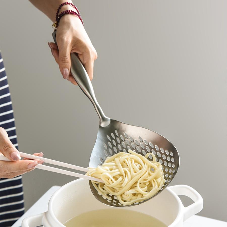 1pc Large Durable Stainless Steel Colander Skimmer Spoon, Heavy Duty Food Strainer Spoon for Frying & Cooking, Kitchen Utensils