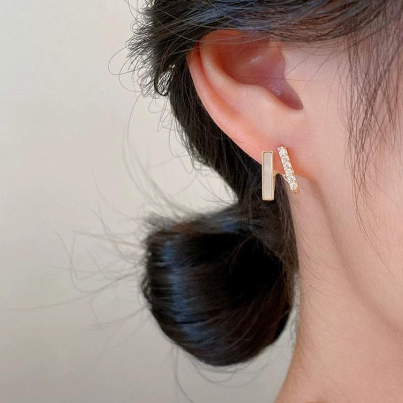 Double-layer Zircon Shell Earclips Without Ear Piercings, High-end Niche Design, Mosquito Coil Disc Earrings, Versatile and Exquisite Earrings.