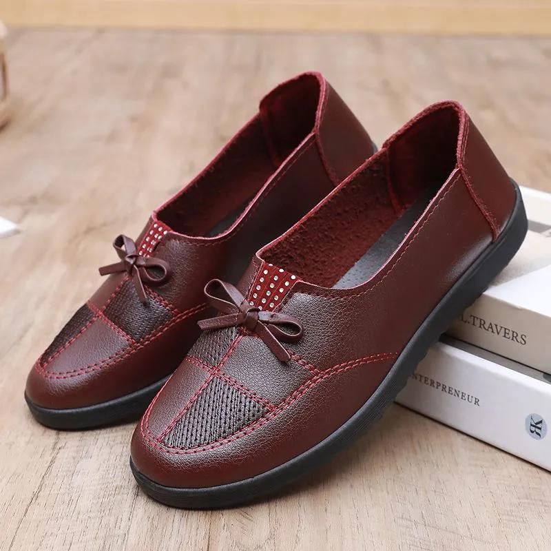 Женские осенние удобные туфли для мам на мягкой подошве темперамент среднего возраста туфли из полиуретана на плоской подошве 41 1679₽