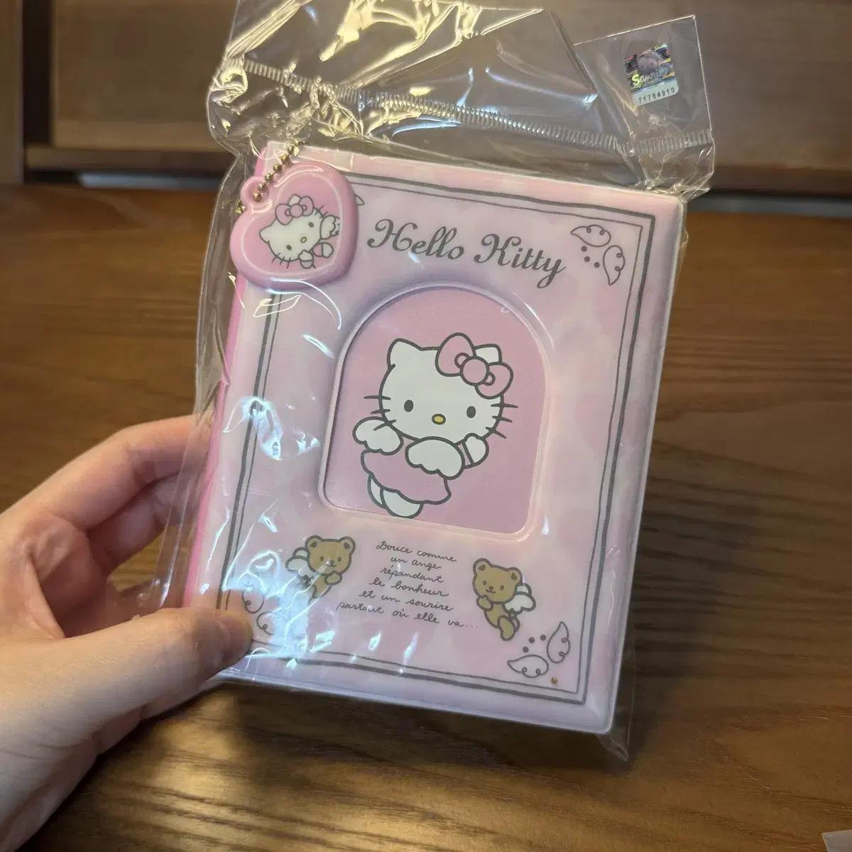 

Hello Kitty 2-уровневая коллекционная книга