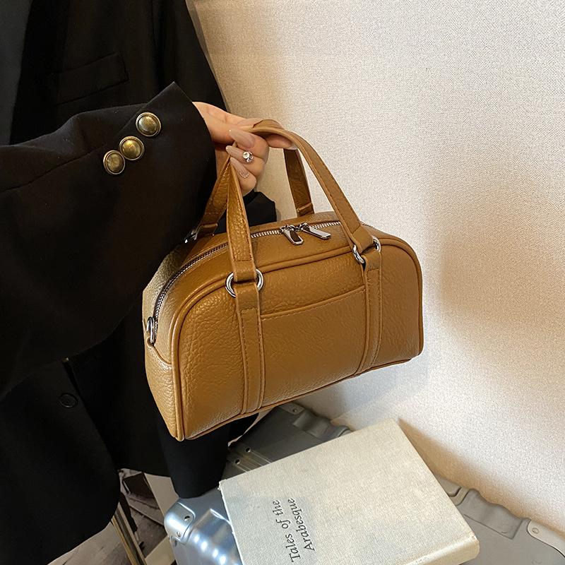 

Retro high-end handbag women s 2025 autumn and winter new commuter versatile Boston bag casual shoulder messenger bag коричневый