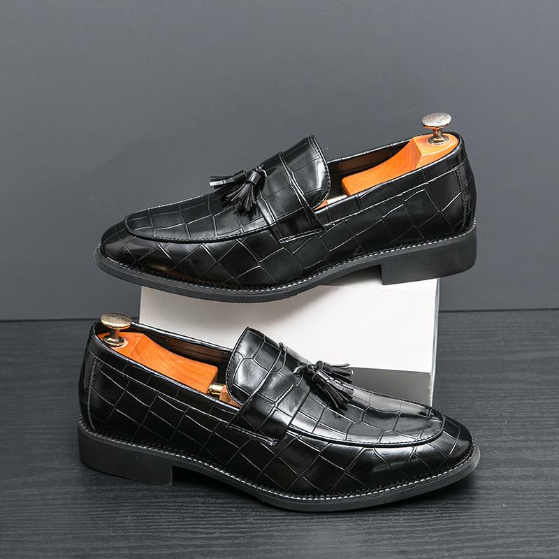 Fashion Vintage Elegantes Slip on Loafers New Breathable Moccasins Driving Design Casual Shoes for Men Fashion Male Wedding Dress Shoes