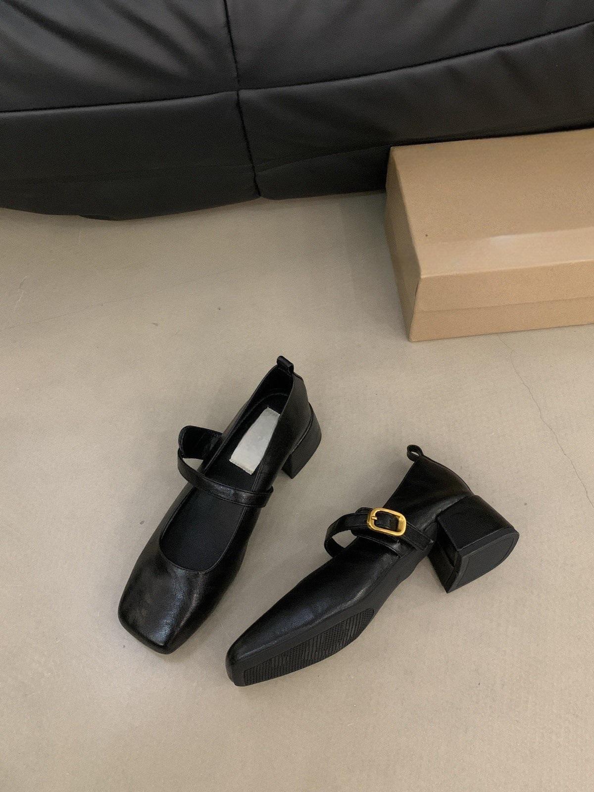 

Французские ретро туфли с квадратным носком и неглубоким вырезом, женская обувь 2024, новые весна и осень, под юбку, маленькие кожаные туфли Мэри Джейн 39 чёрный