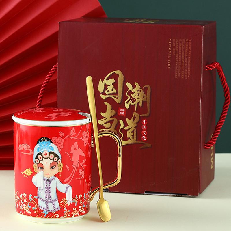 

Chinese-Style Ceramic WaterMug With Lid And Spoon Vintage Coffee Cups For Home Office Wedding Graduation 335ml червоний