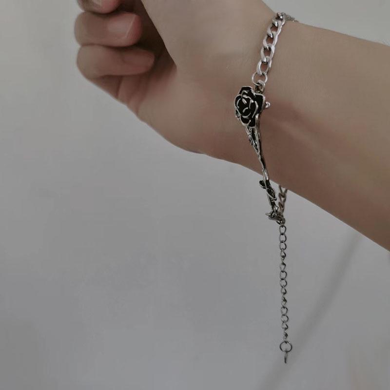 High-End Camellia Leaf Necklace - Light Luxury, Retro Clavicle Chain for Niche Fashion & Trendy Style