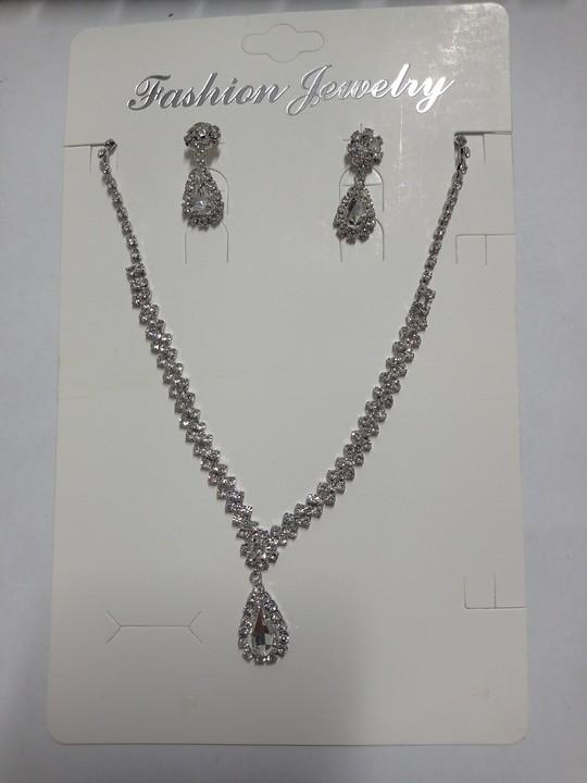 3 Pezzi Bluey Collane con Ciondolo Quadrato Strass a Goccia d'Acqua per Donne Catene per Clavicola Temperamento Elegante Set di Gioielli di Lusso