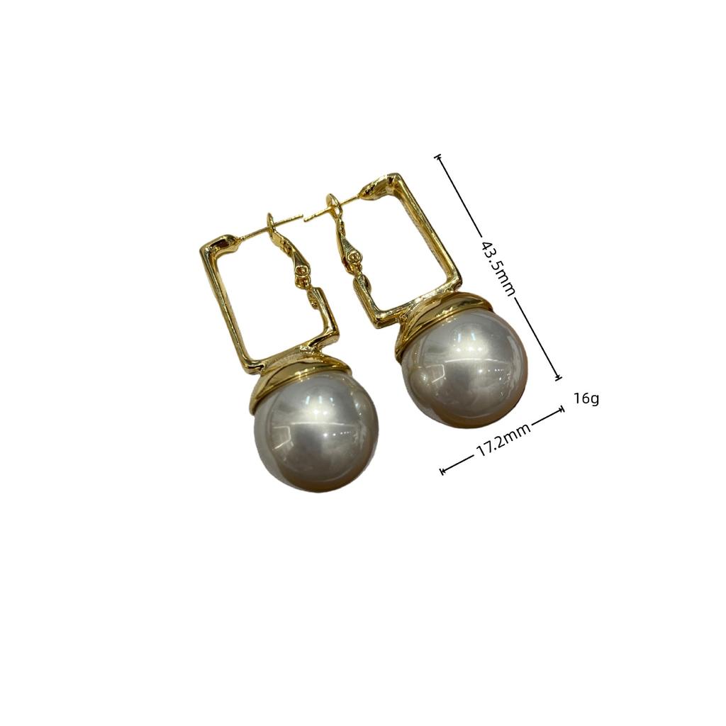 Design Square Buckle Round Pearl Earrings Exquisite 18K Three-Dimensional Geometric Earrings Fashionable High-End Jewelry