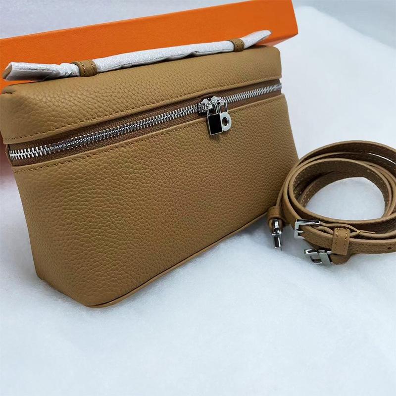 

Женская модная сумка через плечо и почтальон из натуральной зернистой коровьей кожи - в ретро-стиле высокого класса в стиле мотоцикла