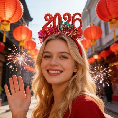 Čelenka 2026 Lesklá čelenka s flitry Elastická slavnostní čelenka s plyšovými stuhami Barevný doplněk na novoroční párty