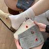 Koreanische Mode Englische Herz Mittellange Slouch-Socken - Trendiger Bestickter College-Stil für Damen & Mädchen