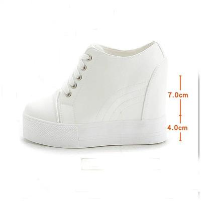 Scarpe basse con plateau 2026 Primavera Estate Scarpe da ginnastica da donna alla moda Low-tops Aumento di altezza 11 cm da donna di marca Nero Bianco