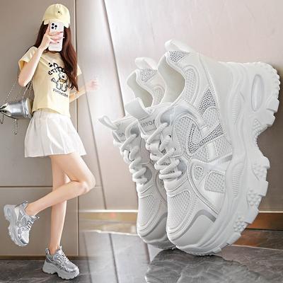 22 neue Frühjahrs- und Herbst-Mesh-atmungsaktive kleine weiße Sportschuhe Studenten kleine dicke Sohle Papa-Schuhe