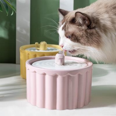 Kedi Su Sebili Seramik Otomatik Sirkülasyonlu Su Sebili Yavru Kedi Akış Havzası Evcil Hayvan Su Besleyicisi Köpek Ağzını Islatmıyor