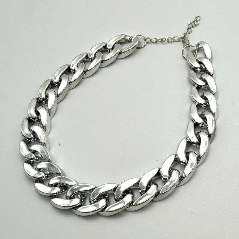 Accessori per animali domestici transnazionali: collana per animali dorata, prodotti in plastica, catenina dorata per foto, confezione universale in OPP per cani e gatti.