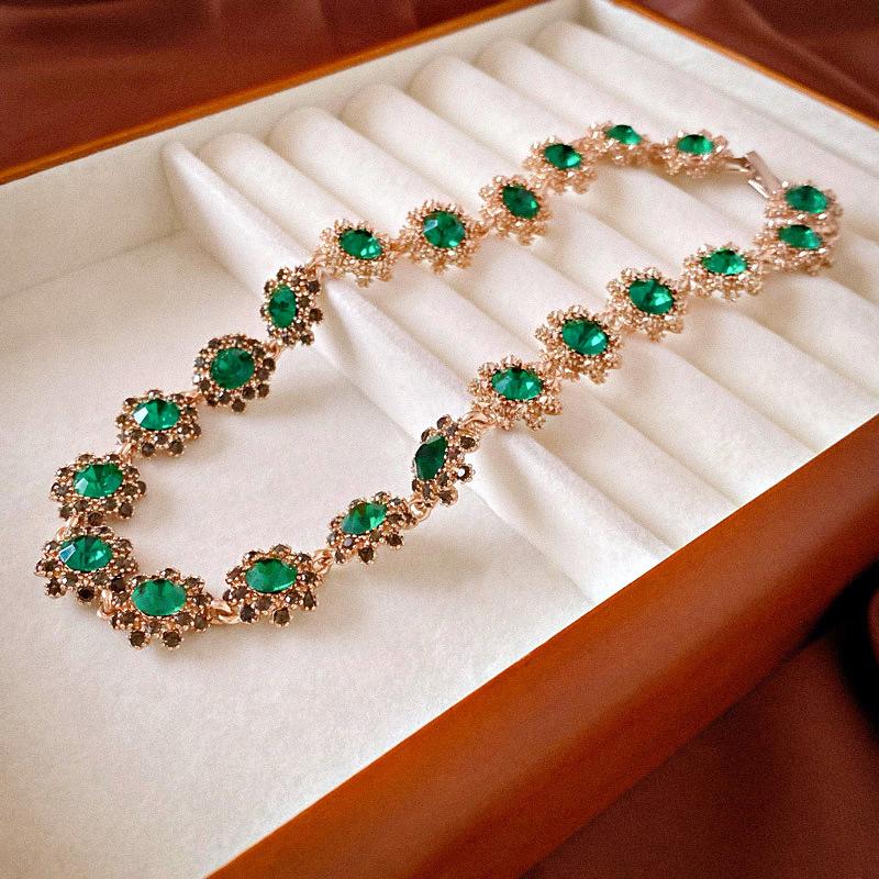 Vintage Retro Court-Style Clavicle Necklace for Women