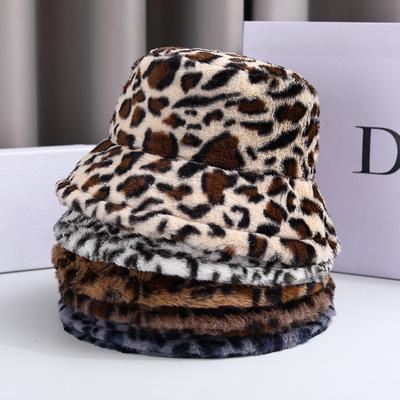 Chapeau de pêcheur épais à imprimé léopard pour l'automne et l'hiver, avec polaire, tendance et polyvalent, qui semble petit sur le visage. Chapeaux et casquettes pour femmes