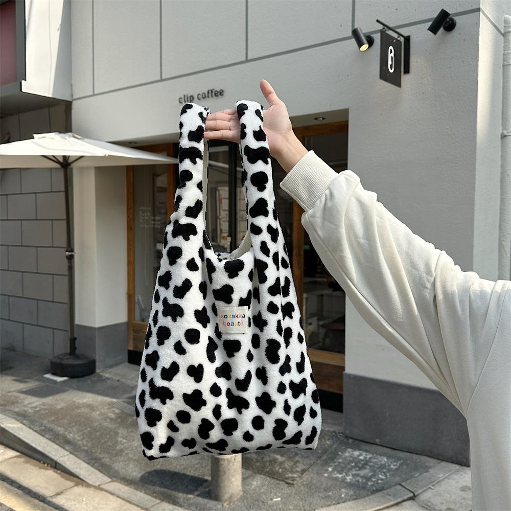 

Cute plush cow pattern bag autumn and winter large-capacity canvas vest bag women s class winter handbag