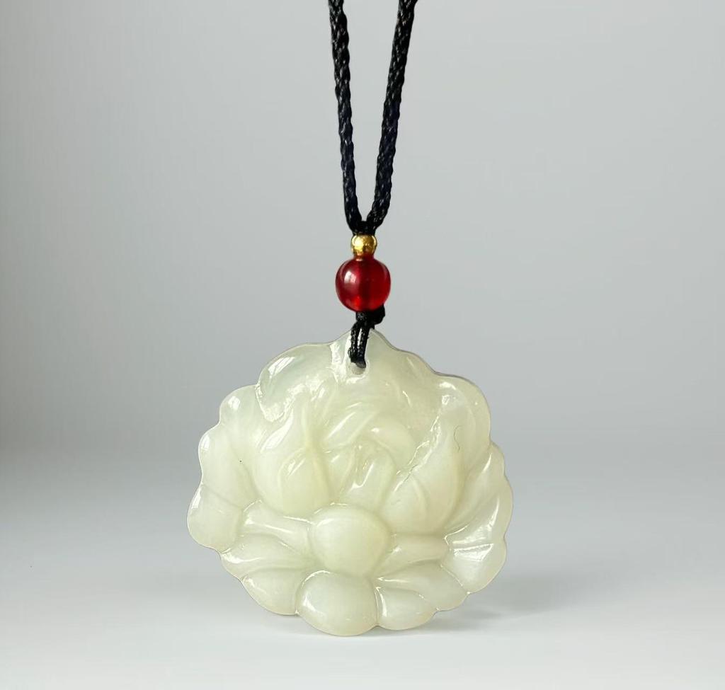 Imitation Hetian Jade Lotus Anhänger Halskette für Damen - Weißer Jadeblumen-Aufblühender Wohlstand Design