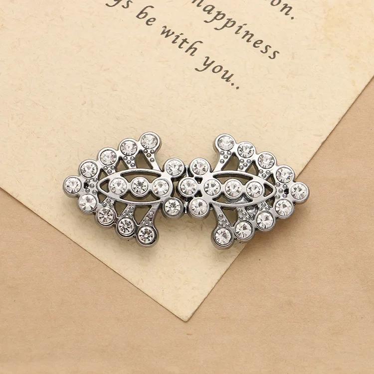 1 Pair Vintage Cardigan Collar Clips Holder Women Decor Shiny Crystal Cape Cloak Clasps Fasteners Buckle