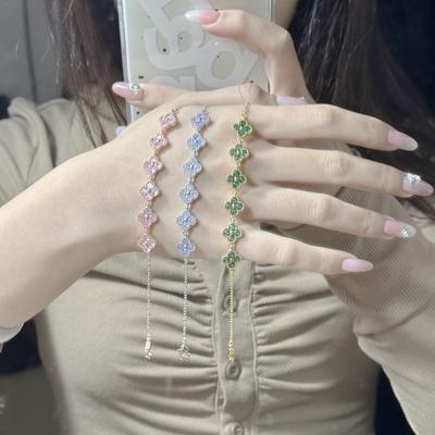 Sommer vierblättriges Gras buntes Schatz-Zirkon-Armband überzogen mit 18 Karat schlichtem Kirschblüten-Rosa, modisches Kunsthandwerk