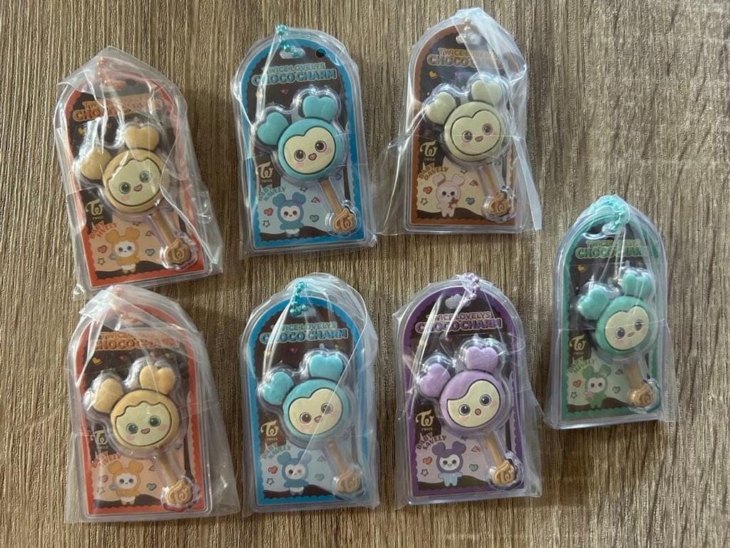 [USED] TWICE Chocolate Charms (7 pieces) Sana Mina