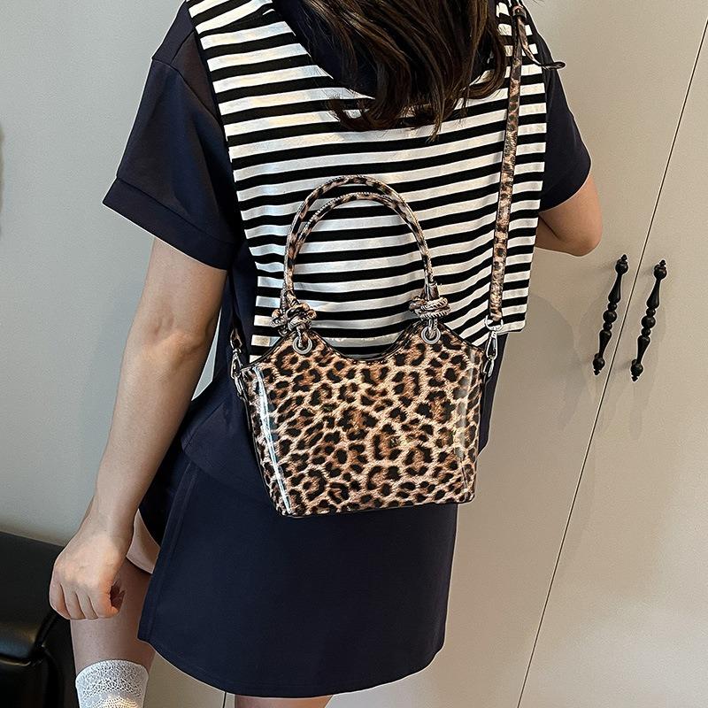 Fashion trend leopard print handbag new simple texture messenger women's bag versatile shoulder bucket bag