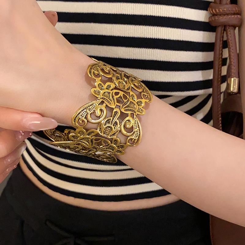 Elegant Retro Metal Flower Openwork Bangle - Luxurious Court Style Jewelry Armlet.