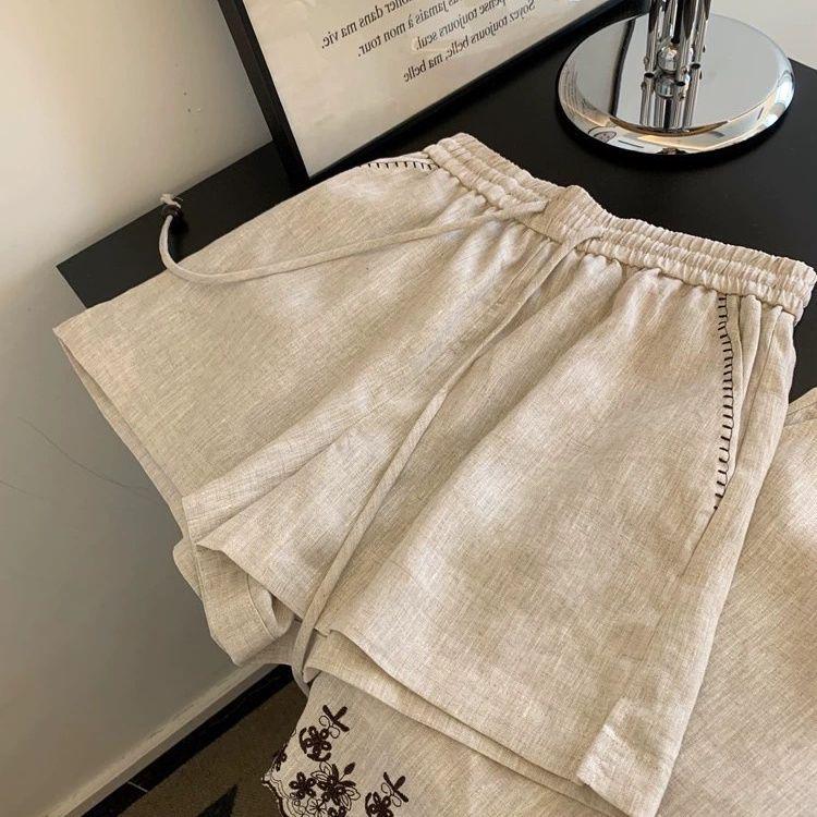 Elegantes zweiteiliges Set aus Weste und Shorts mit Spitzenstickerei für Herren und Damen