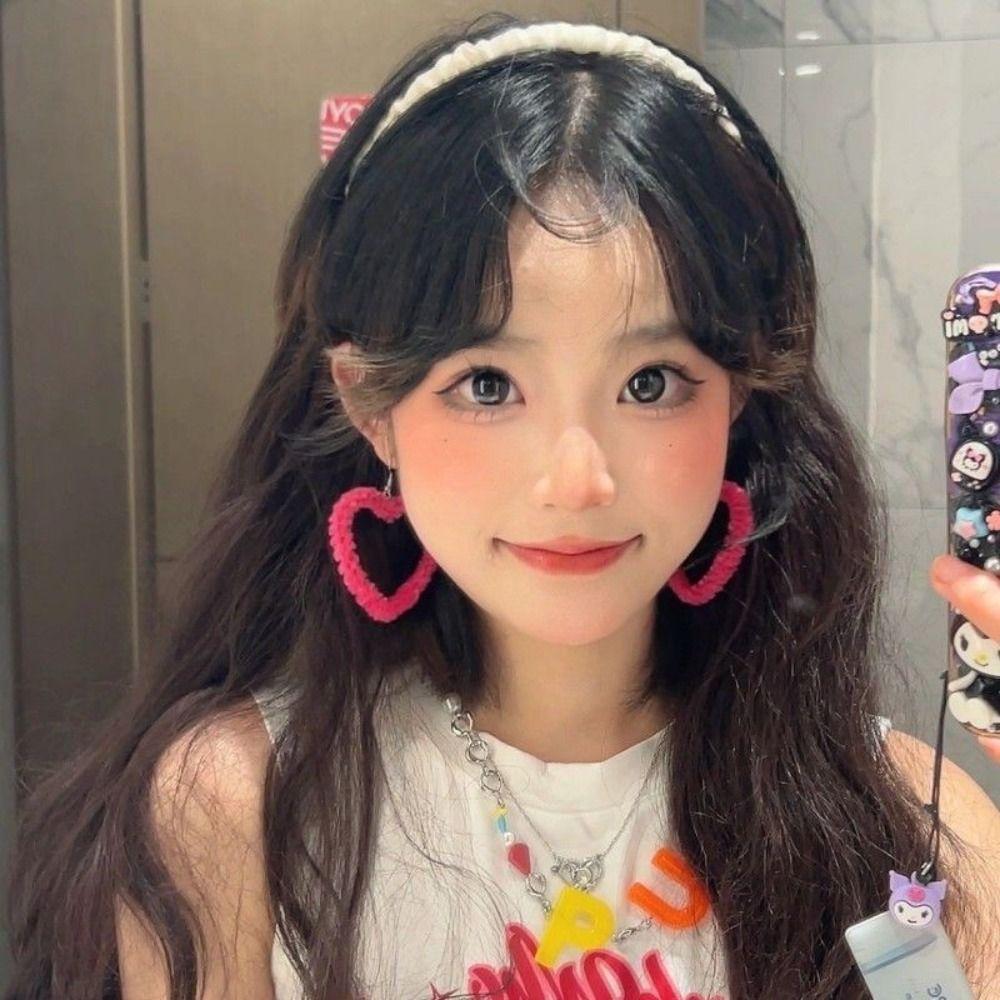 

Exaggerated Pink Earrings Elegant Rose Red Ear Cuffs Trendy Love Heart Plush Ear Clips Women earrings