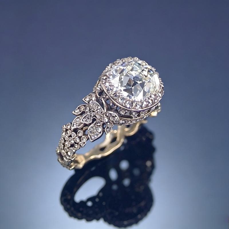 Oval pigeon egg-shaped zircon ring niche high-end fashion light luxury alloy