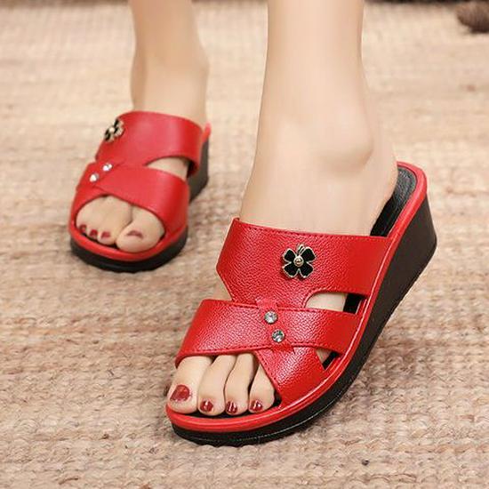Women's Summer Soft Sole Wedge Heel Slippers - Fashionable Non-Slip for Middle-Aged Moms