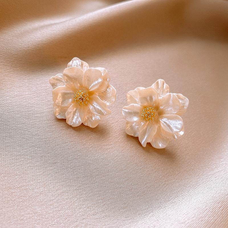 Internet Celebrity Retro Camellia Stud Earrings Temperament Unique Design Sense Earrings Small Fresh Fashion Girl Heart Earrings