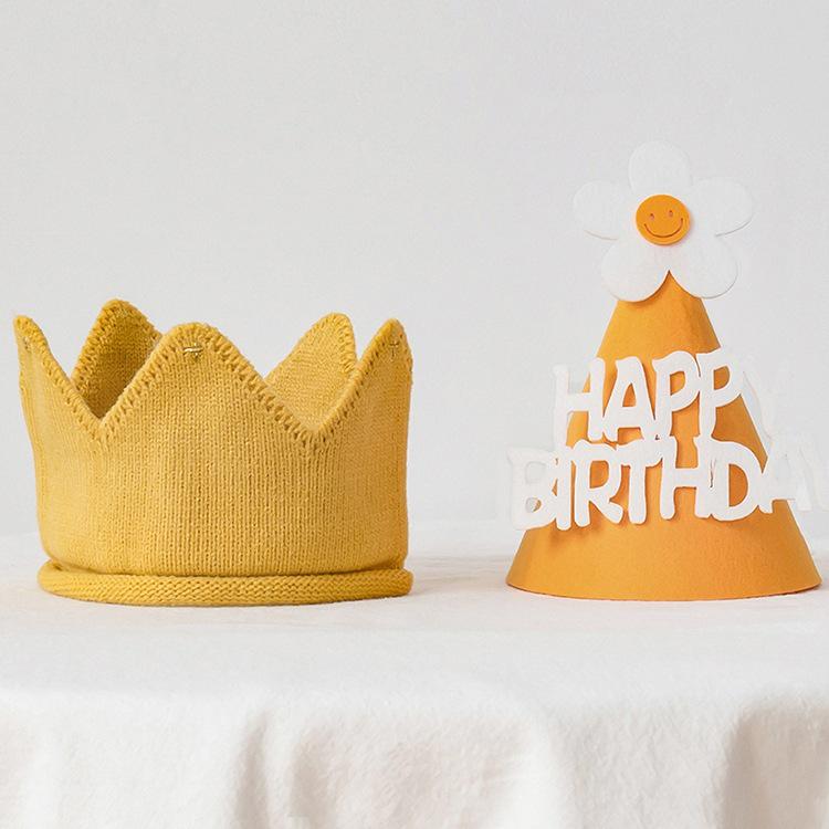 Gestrickter Geburtstagshut mit Krone für Kinder - Einfache, stilvolle Foto-Requisite & Geschenk für den Kindergarten