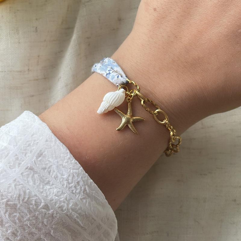 

Meibang New Chinese New Year Red, Green And White Woven Bracelet Women S Niche Design Simple Bow Pendant Girlfriend Hand Rope