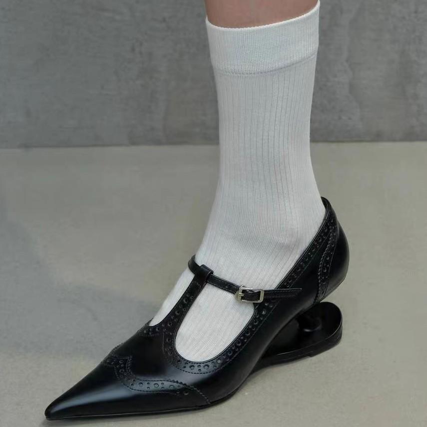 [Spot] Niche engraved French retro one-word buckle Mary Jane shoes pointed single shoes women's special-shaped high heels