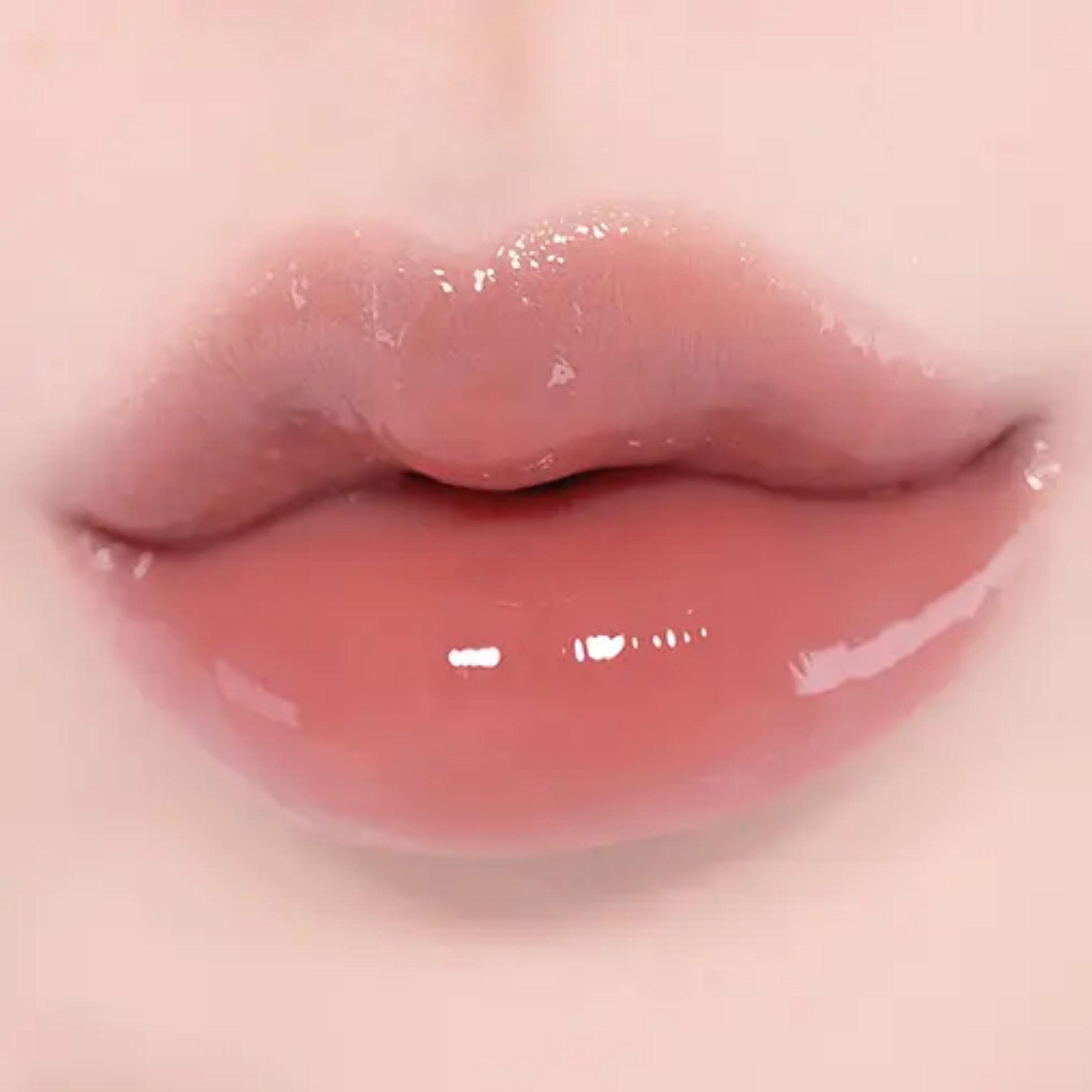 

Fwee 3D Voluming Gloss (30% / 70%) 5.3g Scotch 30%