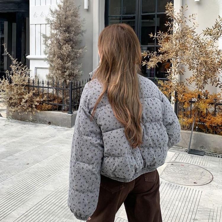 Lockere Winterjacke mit Blumenprint - Verdickte und warme Baumwolljacke für Damen