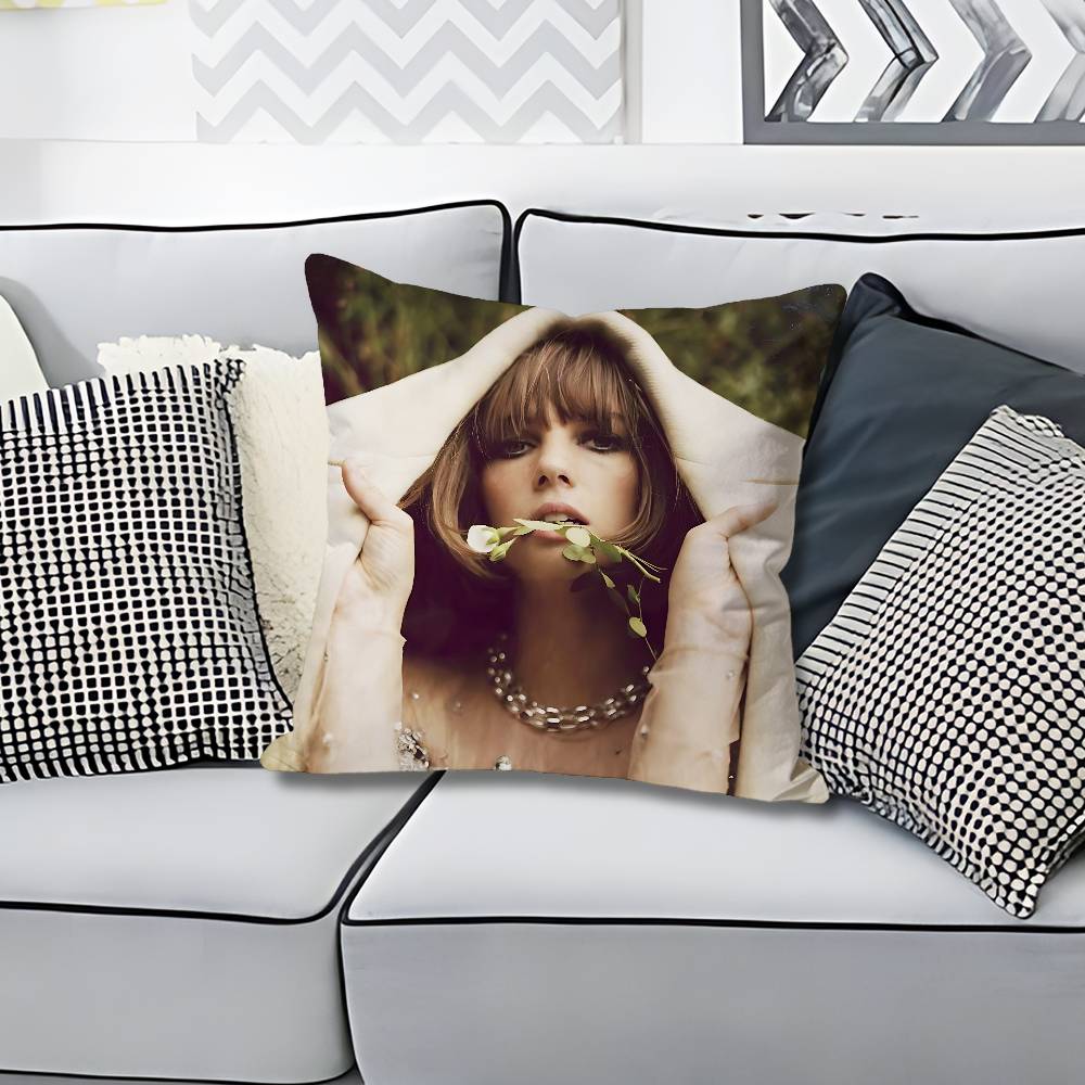 

Actor MMaya HHawke Pillow Cases for Bedroom Living Room Sofa Home Decor Polyester Cushion Cover with Zipper 30x30cm