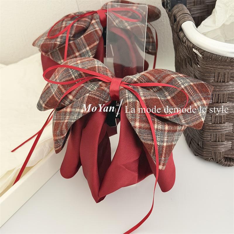 Embroidered Satin Bow Ponytail Clip - A Fashionable and Versatile Hairpin for Updos.