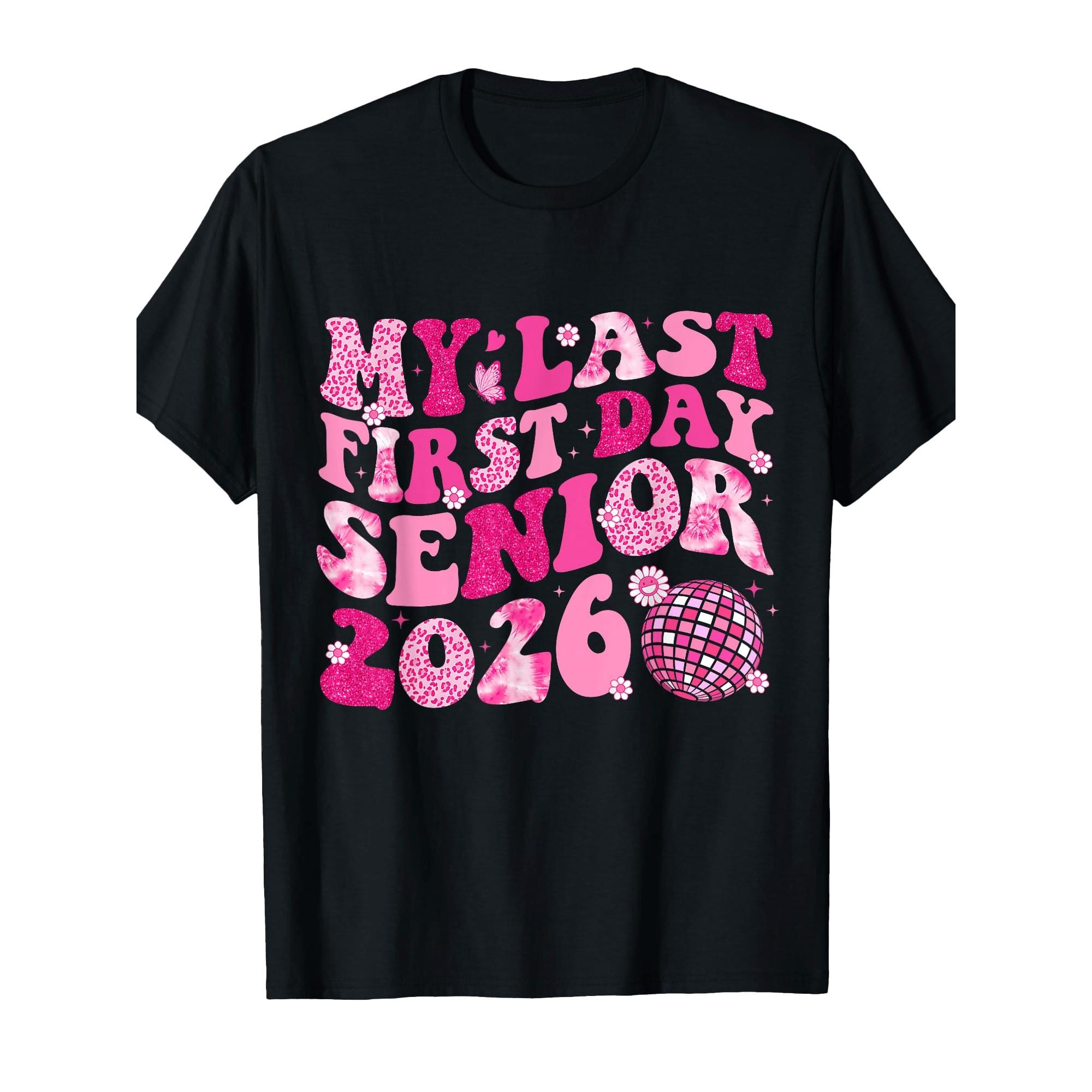 

My Last First Day Senior 2026 Graphic Tee Pink Disco Ball Print Short Sleeve T-Shirt for Graduates - Men s Summer Cotton Grap... S разноцветный
