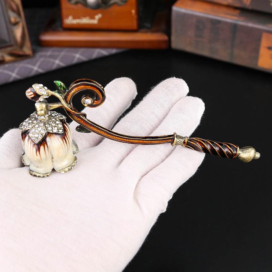 Light luxury European enamel flower beautiful hand-held candle extinguisher, classical aromatherapy candle alcohol lamp candle extinguisher tool