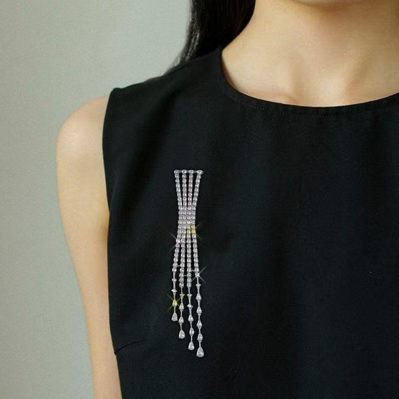Light Exquisite Crystal Meteor Long Tassel Brooch for Women Sweet Geometry Jewelry Party Gifts
