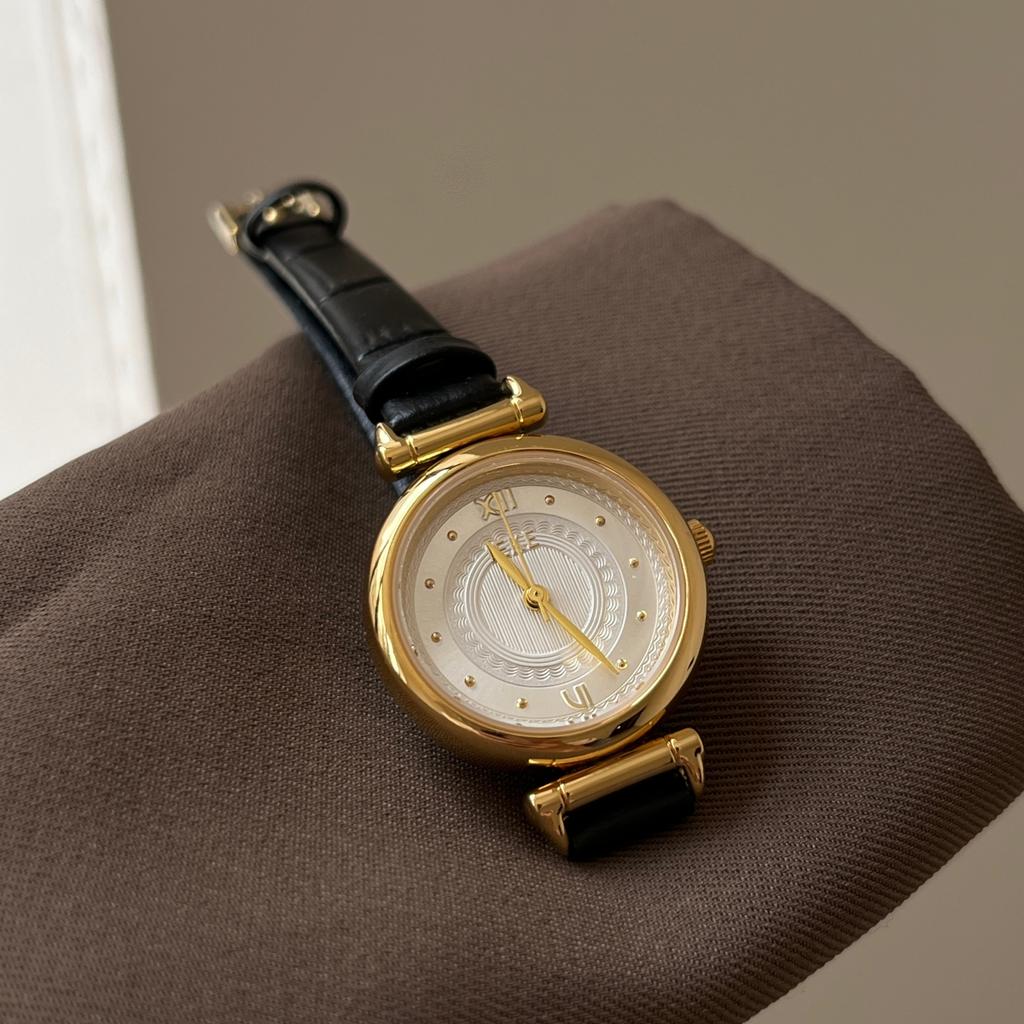 New Luxury Red Round Watch For Women, High-End Design, Fashionable And Elegant, A Perfect Accessory And Gift For Women.
