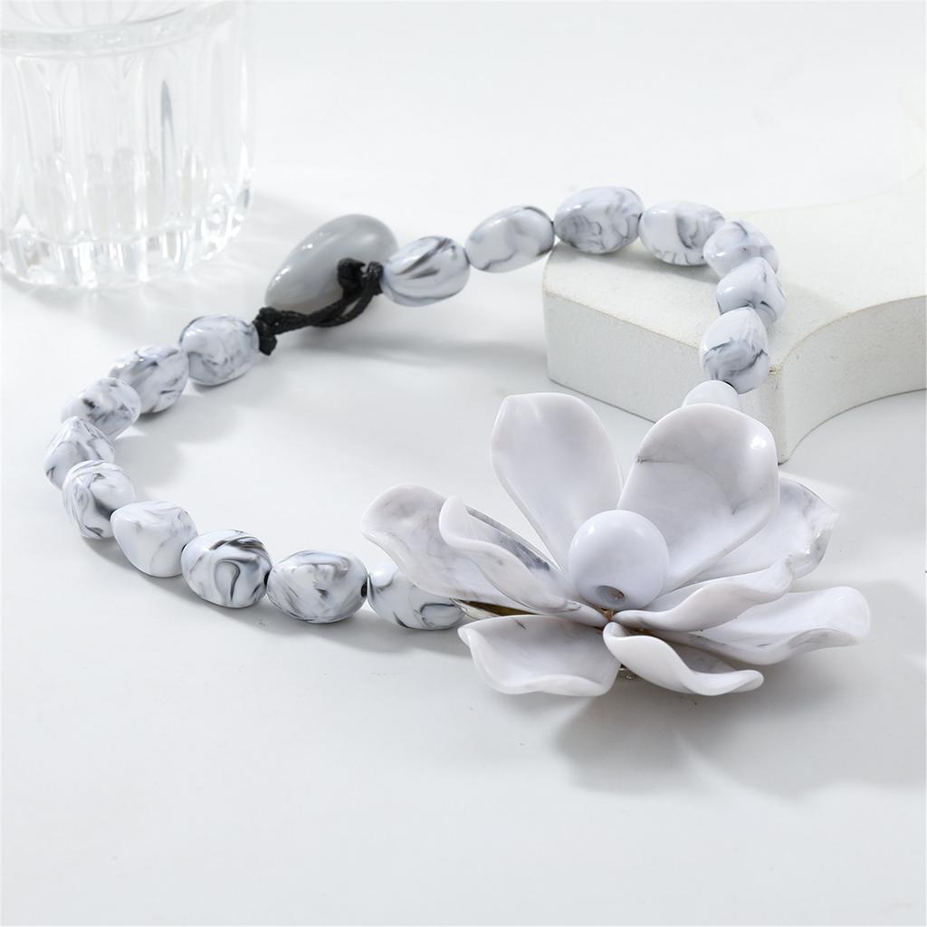Resin Beaded Statement Necklace Large Colorful Flower Pendant Neckchain Adjustable Length Clavicle Chain for Women