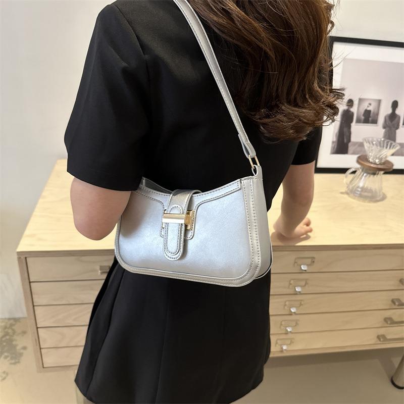 Summer New Popular Beautiful Messenger Bag Casual Texture Retro Small Bag Women's Retro Underarm Crescent Bag