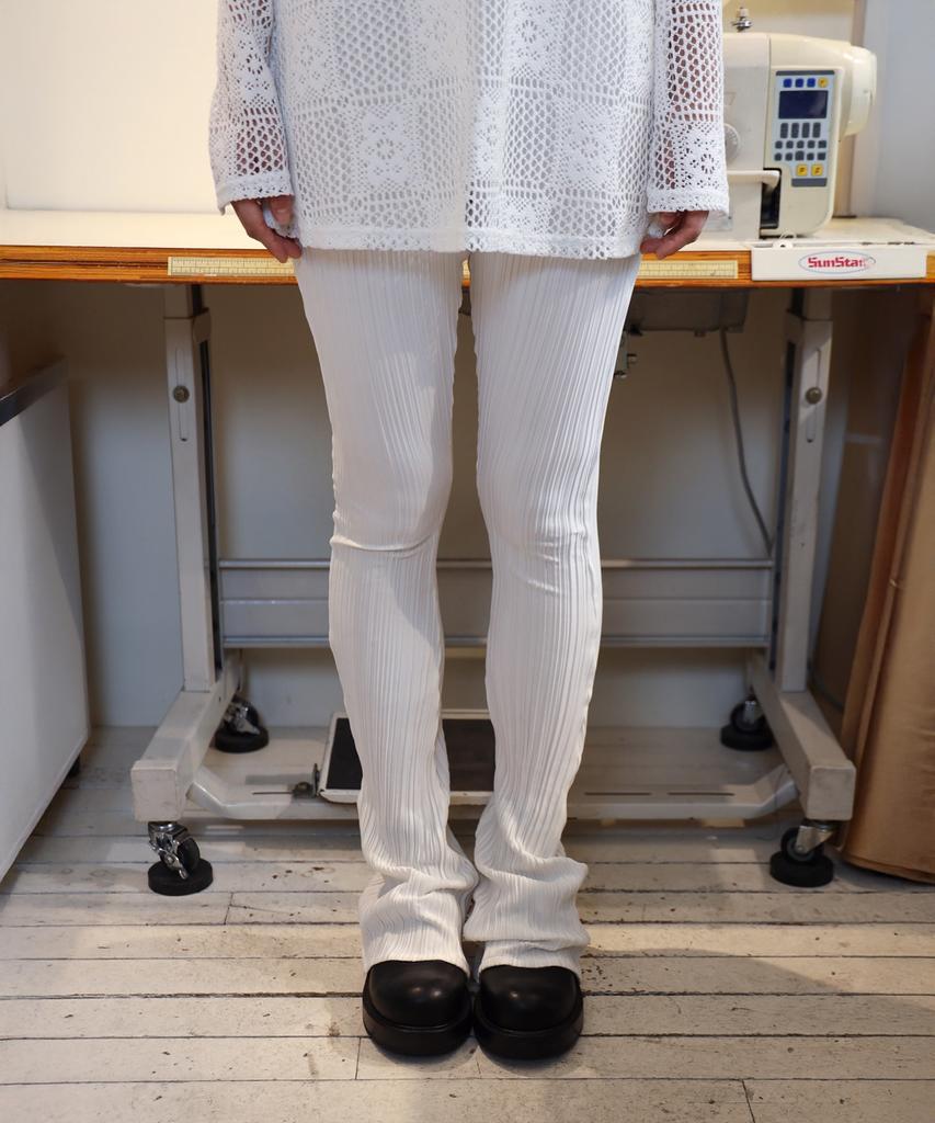 Atiseuteukeompeullegseu Ppleats Bootcut Long Pants (Ivory)