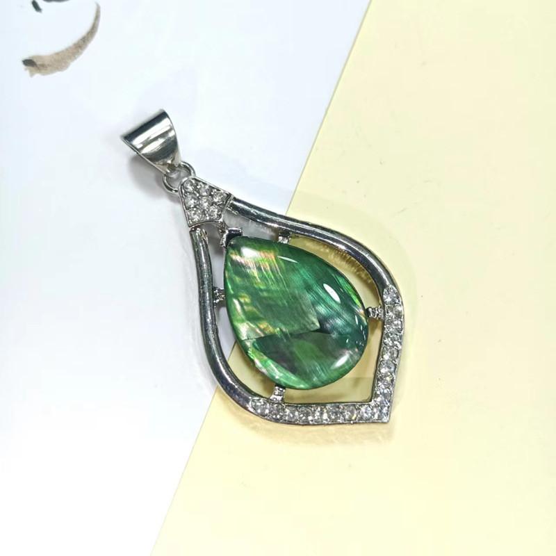 Geometric Shell Pendant Necklace With Abalone Beads And Gold Inlay For Fashion Jewelry Lovers