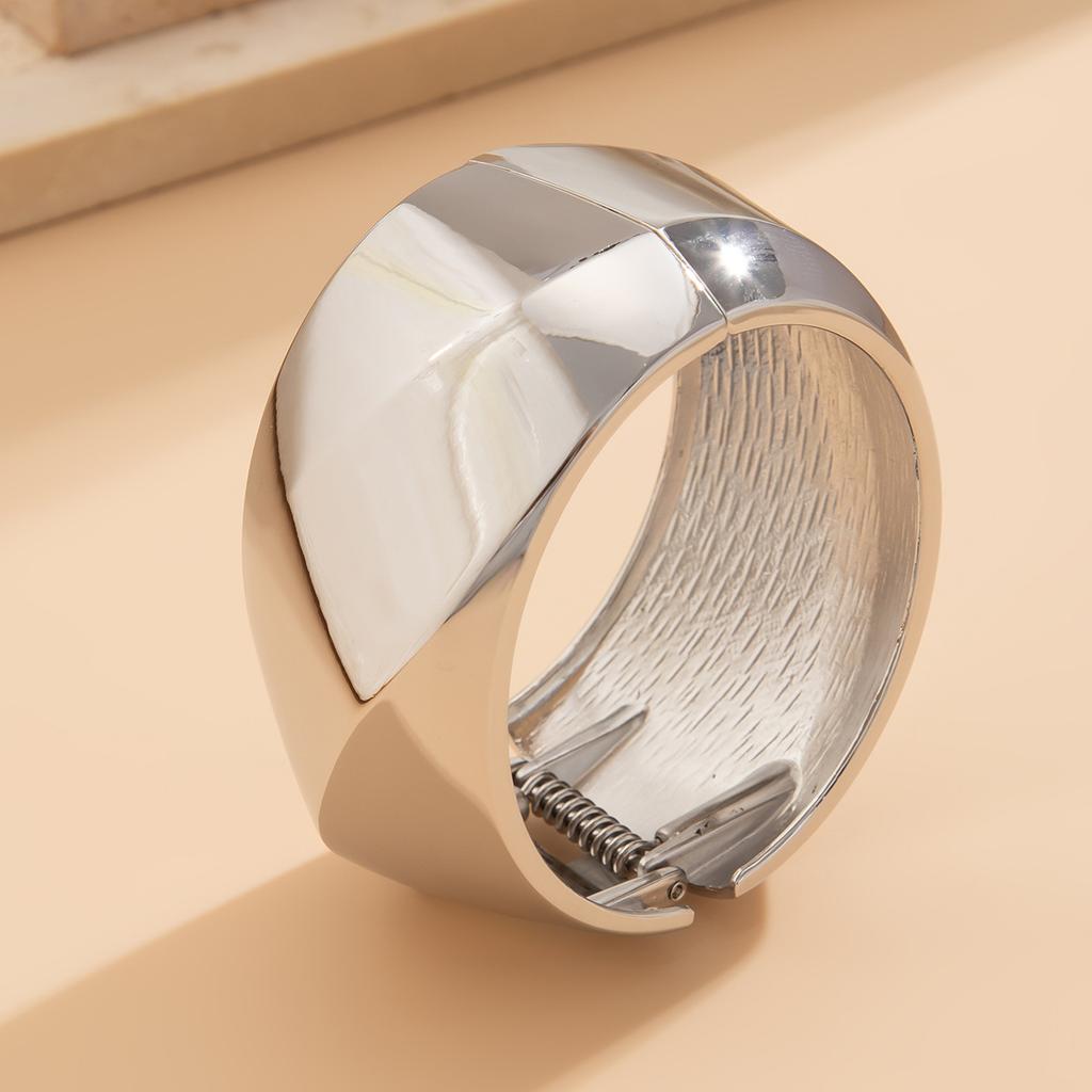 Fashion Metal Glossy Wide Bracelet Bracelet Personalized Geometric Thread Spring Bracelet